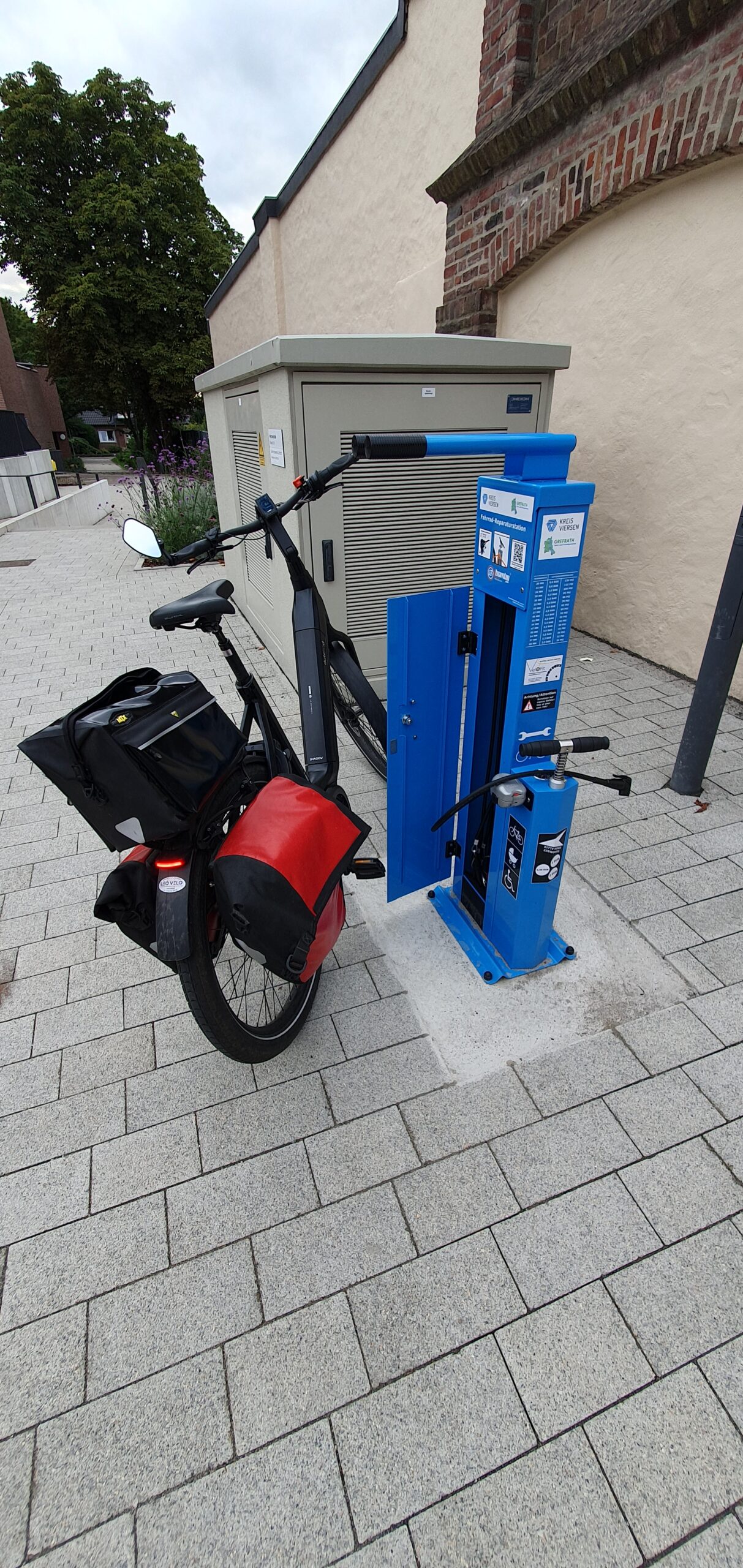 Erste Fahrrad-Reparaturstation an der Albert-Mooren-Halle in Oedt!